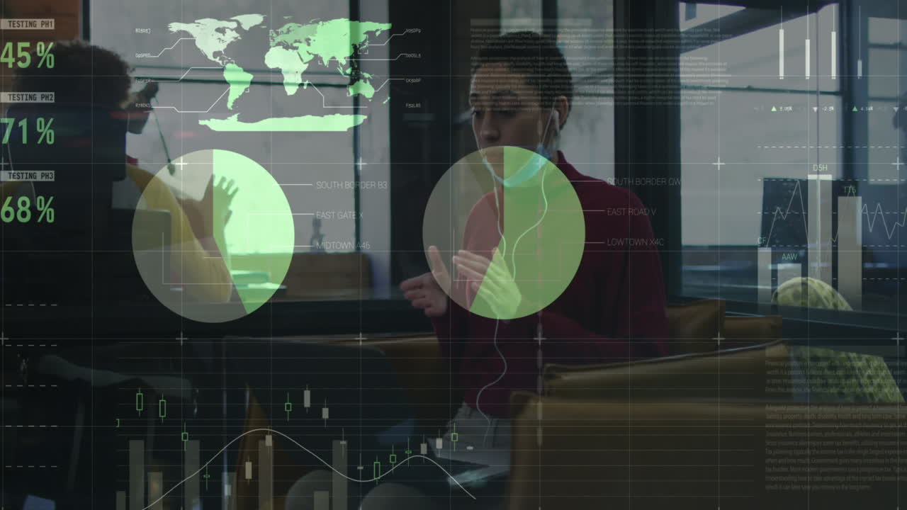 procesamiento de datos estadísticos contra una mujer con la máscara bajada haciendo una videollamada en la oficina