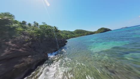 Toma-En-Modo-Fpv-De-Playa-Ermitaño-En-Samaná,-República-Dominicana