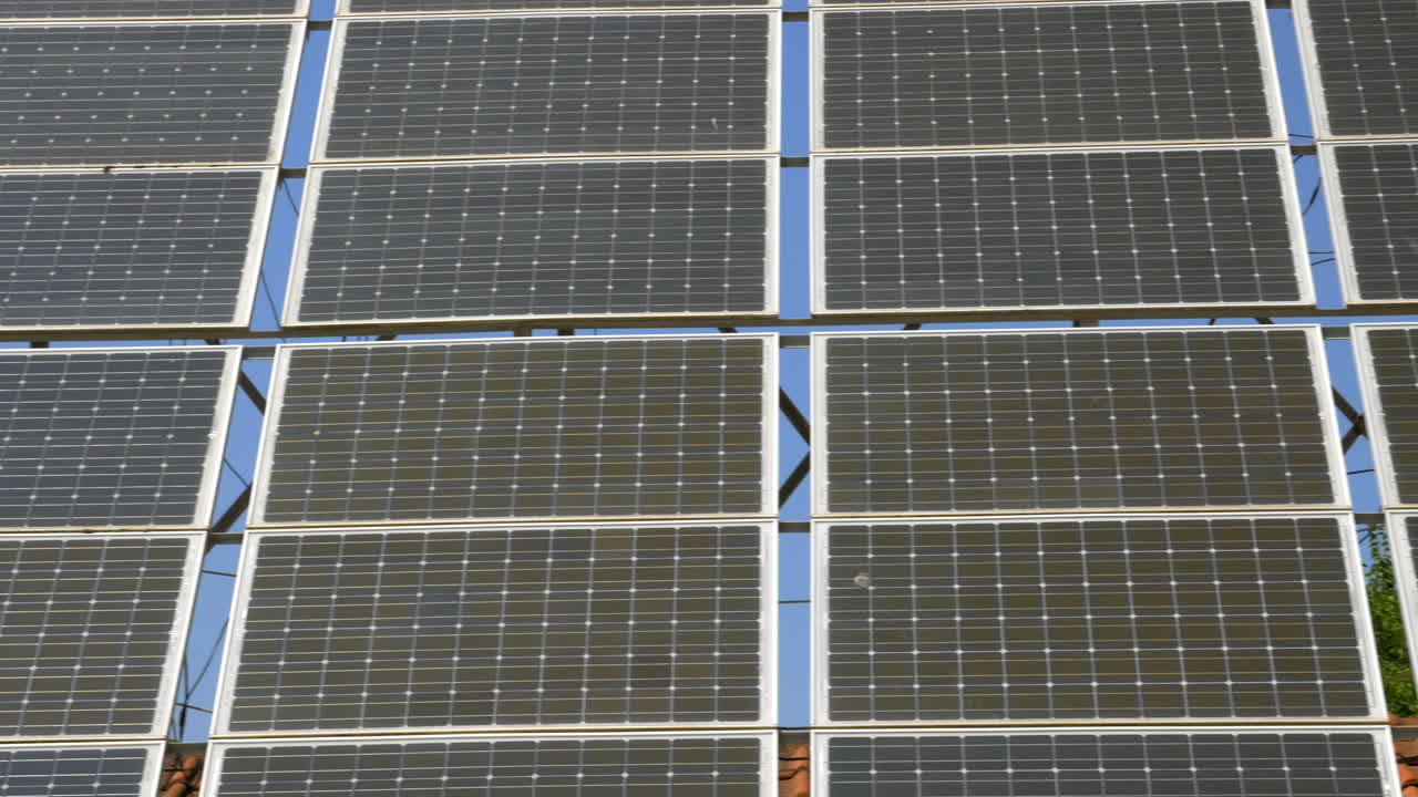 primer plano de paneles solares de energía alternativa