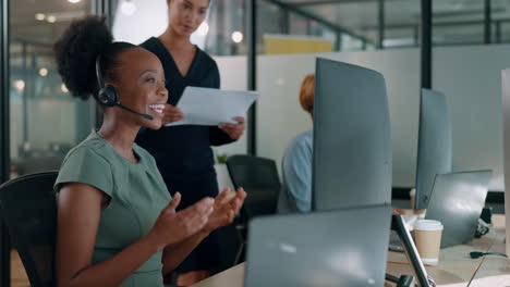 Führung,-Schwarze-Frau-Oder-Managerin-Im-Callcenter