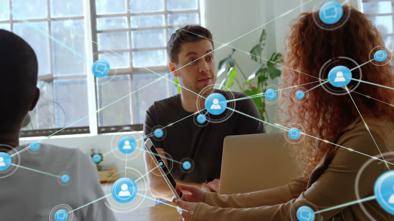 animación de la red de conexiones con iconos sobre diversas personas de negocios en la oficina