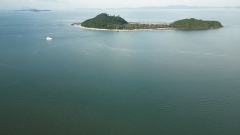 island view with yacht