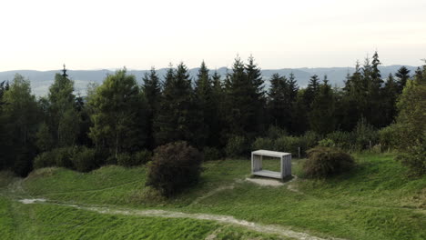 expulsión aérea del mirador pozorovatelna durch por bosque, rep. checa