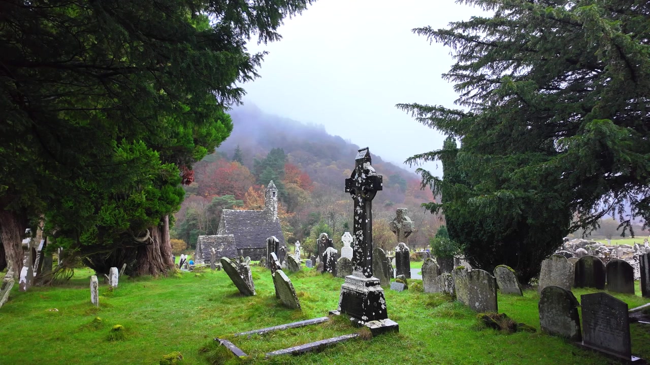İrlanda Glendalough Wicklow dağlarında bu romantik yerde kasvetli bir kış günü.