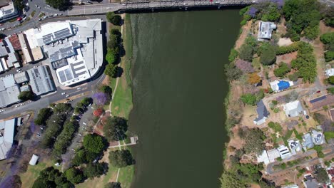 Forward-Reveal-Of-Kempsey-Bridge-On-Macleay-River-In-Kempsey,-New-South-Wales,-Australia