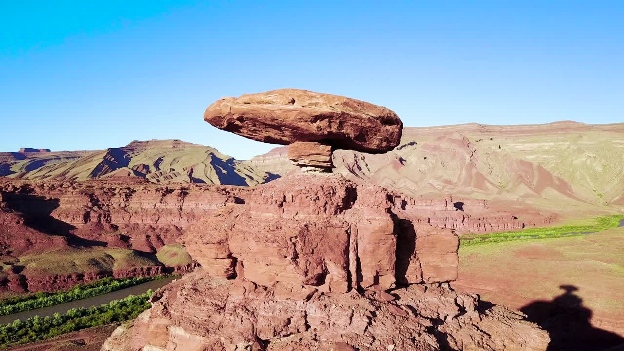 남부 유타 6의 멕시코 모자 암석 위의 놀라운 공중
