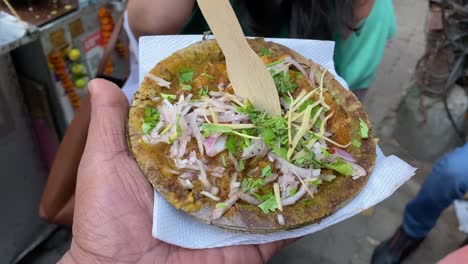 Close-up-shot-over-famous-bengali-dish-Ghugni-made-of-chickpeas-and-potato-and-garnished-with-onion-and-coriander-at-daytime