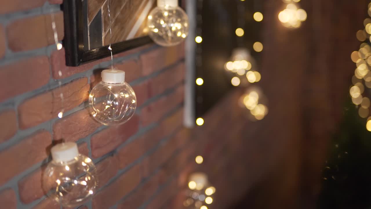 juguetes de guirnalda sobre fondo bokeh