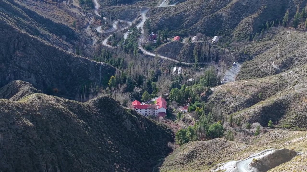 Veduta aerea dello storico Hotel Villavicencio nelle Ande, Mendoza, Argentina.