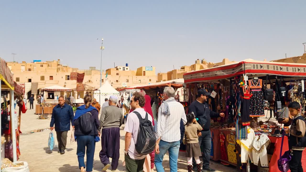 Moroccan Souk: Vibrant Marketplace and Traditional Crafts