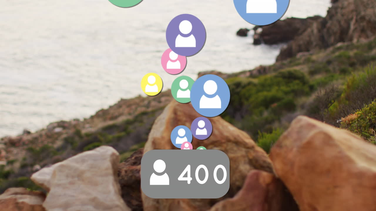 animación de iconos de las redes sociales sobre la costa y el paisaje marino