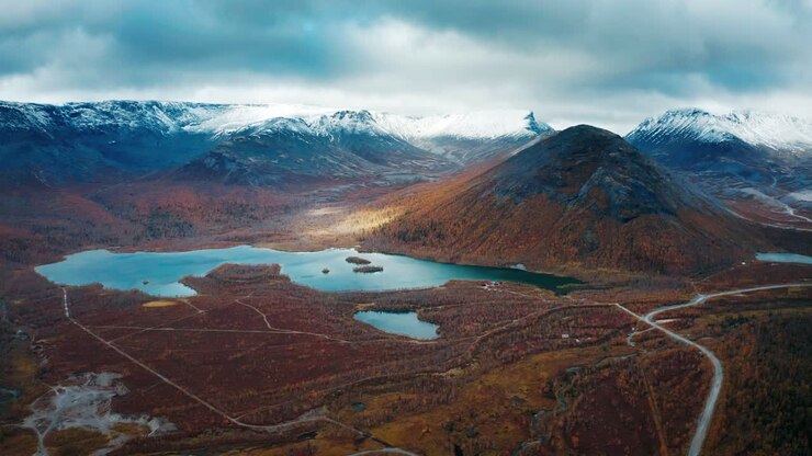 vista aerea delle montagne khibiny nella penisola di kola in russia