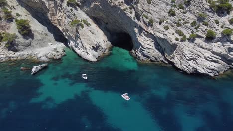 Aerial-view-of-boats-at-anchor-in-turquoise-waters-on-the-island-of-Majorca-in-Spain