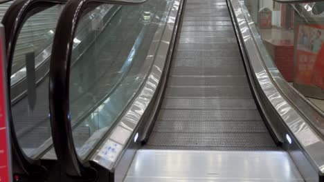 Escalera-Mecánica-En-El-Centro-Comercial