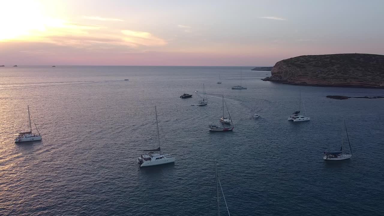 puesta de sol en cala comte, ibiza, españa