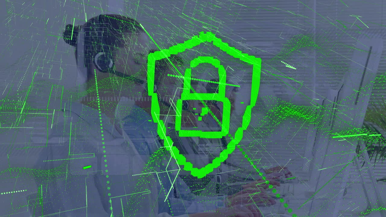 animación del procesamiento de datos y candado sobre diversas personas de negocios en la oficina