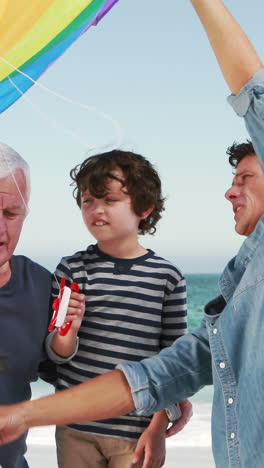 niño con su padre y su abuelo