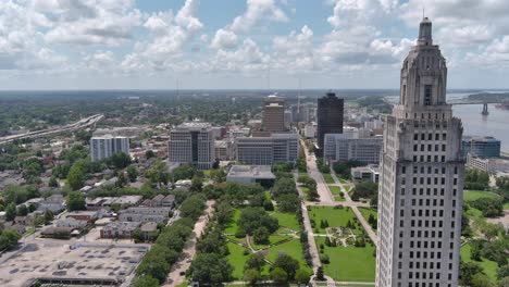 Aerial-of-Louisiana-State-Capital-building-and-surrounding-area-in-Baton-Rouge,-Louisiana