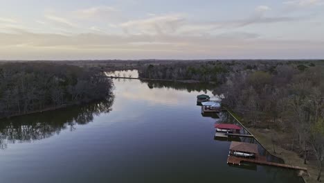 Sunset-flight-over-the-lake-at-Quitman,-Texas