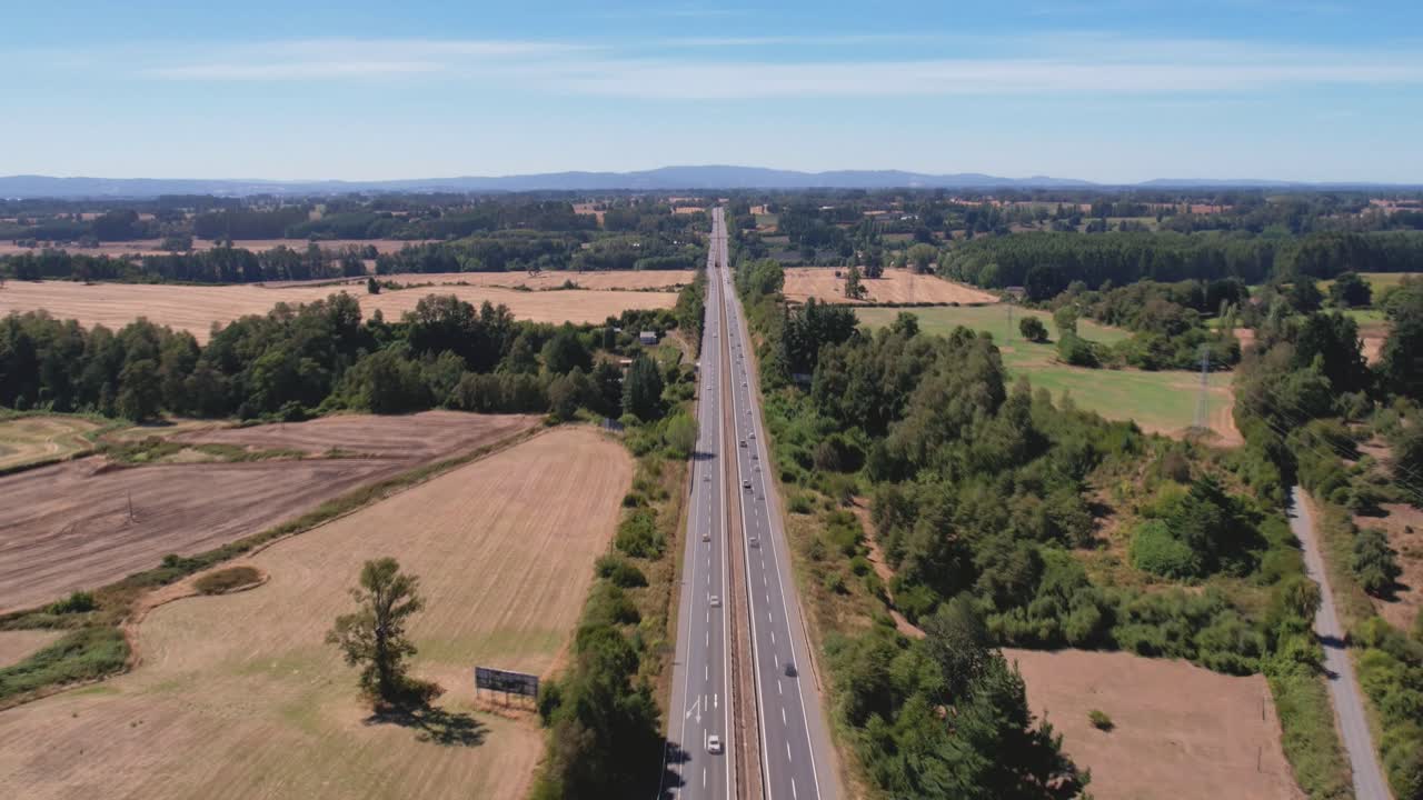 un impresionante timelapse aéreo de una carretera en el sur de chile