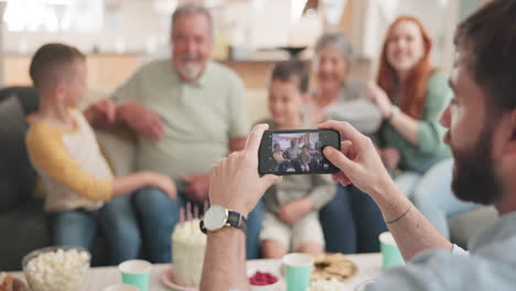 Telefon,-Bildschirm-Und-Fotograf-Für-Die-Gemeinsame-Familie