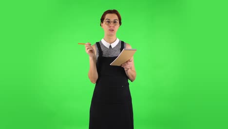 mujer escribiendo en un cuaderno