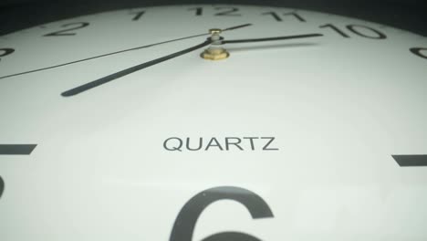 the quartz wall clock with the numbers on it