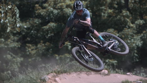 Extremsport-Zeitlupen-Mountainbiking-Trick