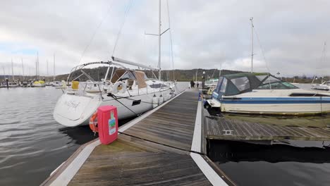 Slow-Motion-Video-Boats,-sailing-ships,-moored-on-the-harbor-of-Bowness-on-Windermere