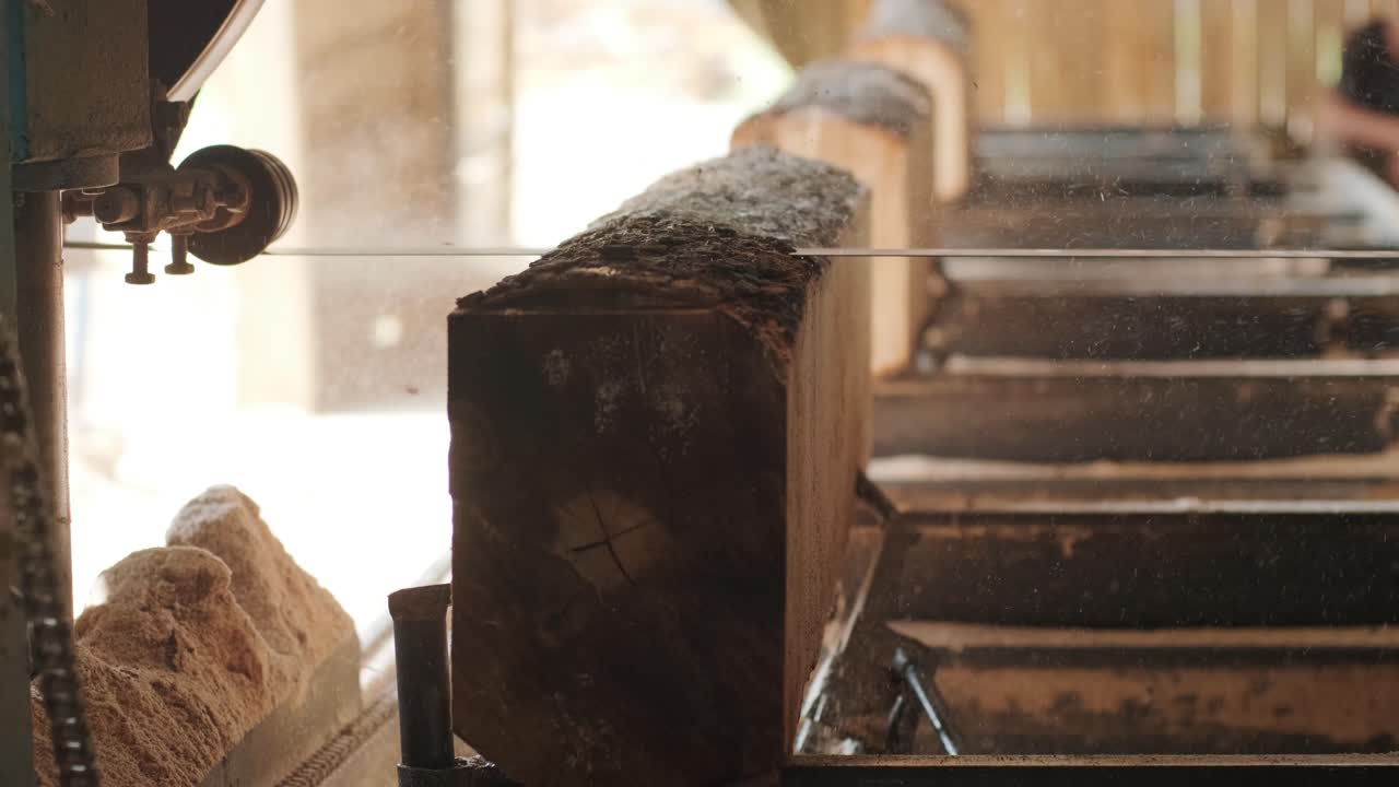 목재 생산 공장에서의 기 기계, 목재 재료 가공 및 기 공장에서의 절단, 목재 공장에서의 제조 과정, 자동 원형 기