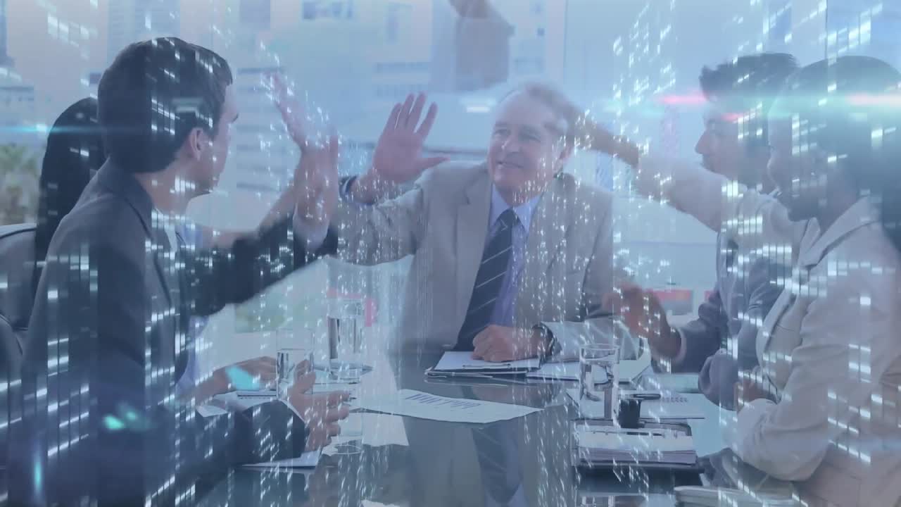 사무실에서 회의에서 다양한 사업가들에 대한 모자이크 사각형과 함께 여러 스크린