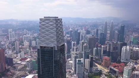 Drohnenaufnahmen-Der-Skyline-Von-Kuala-Lumpur-Mit-Wolkenkratzern,-Malaysia,-Uhd-4