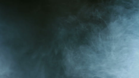 Nube-De-Humo-Azul-Sobre-Fondo-Negro.-Humo-De-Cigarro.-Humo-Abstracto