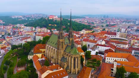 vista de aviones no tripulados a gran altitud a la catedral de st.