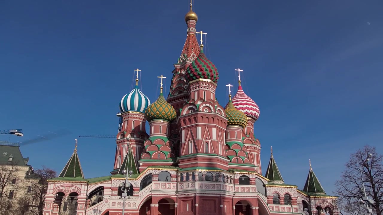 Katedral St. Basil pada siang hari dari Lapangan Merah timelapse hyperlapse di Moskow, Rusia