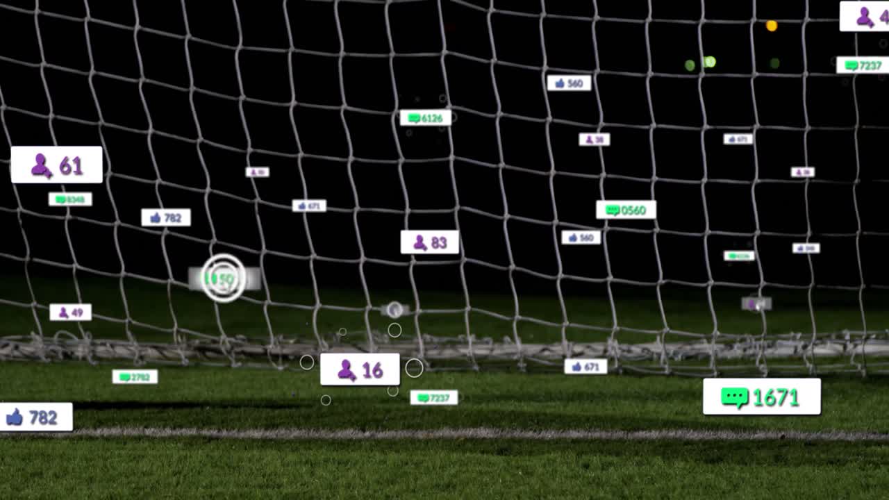 анимация икон социальных сетей против кавказского мужского футбольного вратаря, пытающегося спасти