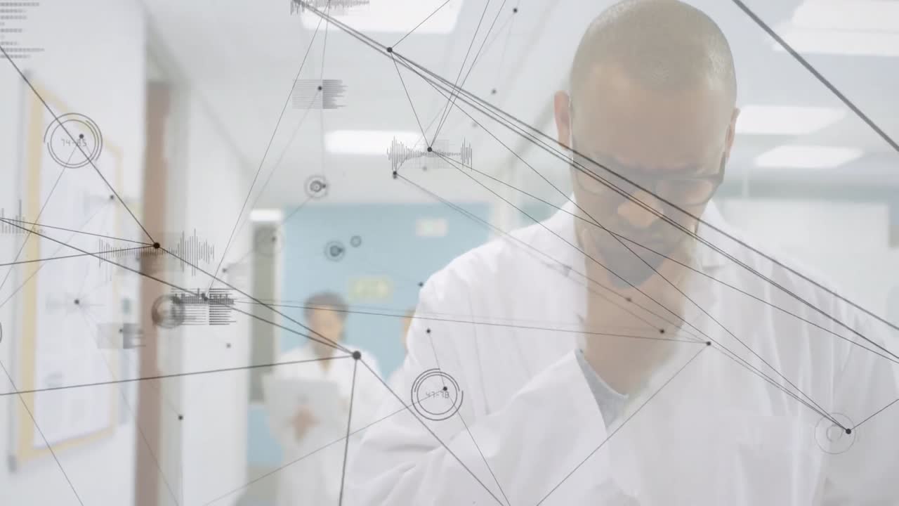 animación de la red de conexiones a través de un médico masculino biracial