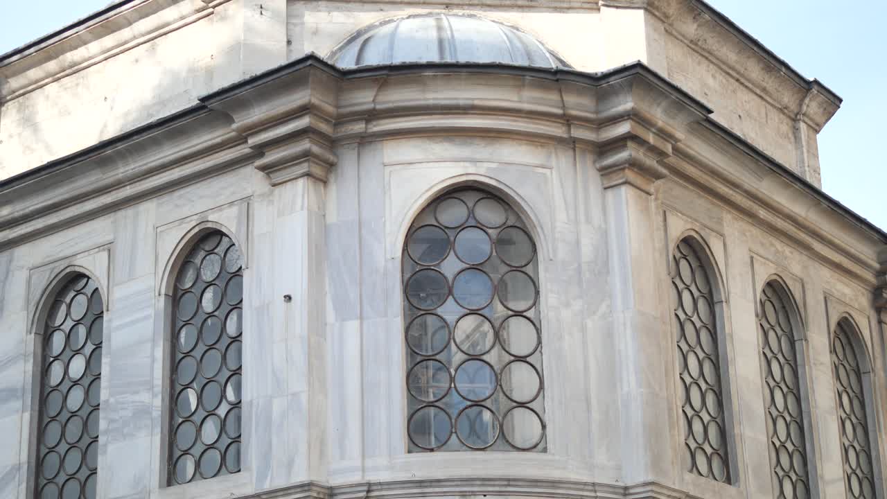 역사적인 건물의 건축적 세부 사항