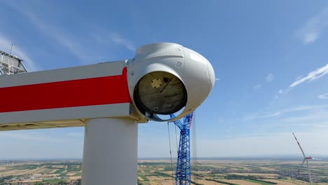 la cabeza de la turbina está en proceso de construcción - de cerca