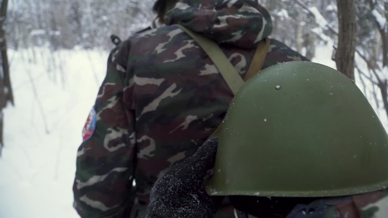 겨울 유니폼을 입은 군인들