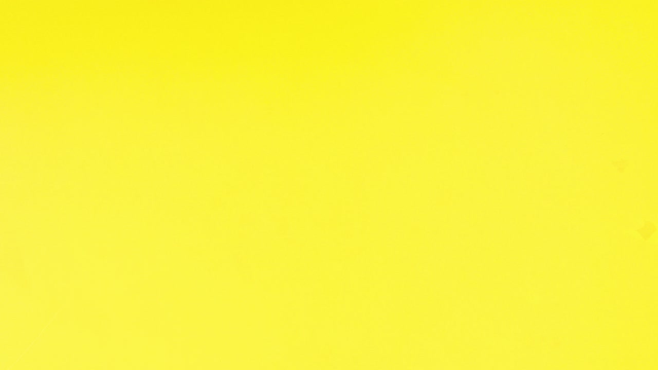 tres papeles con clips de corazón aparecen en el tema amarillo stop motion