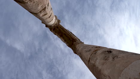 Rotating-Shot-of-Tall-White-Marble-Temple-of-Hercules-Columns-Ruins-on-Citadel-Hill