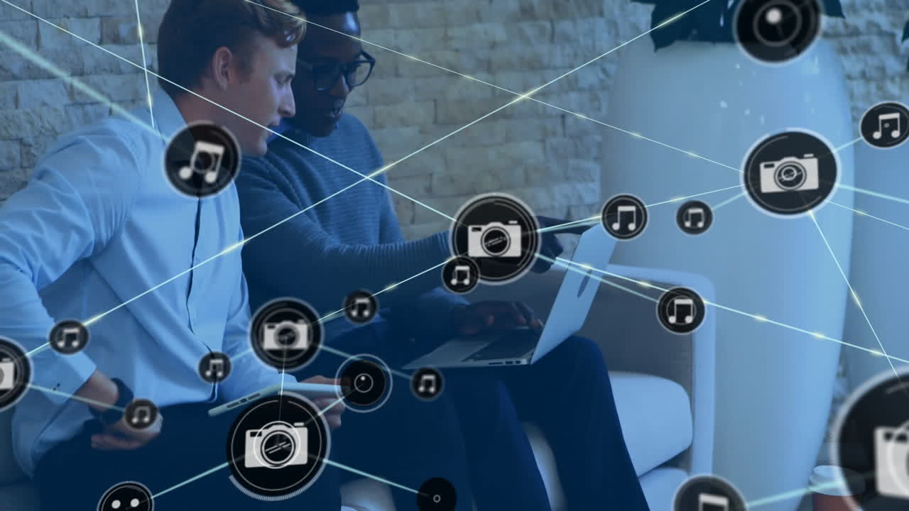 animación de la red de conexiones con iconos sobre diversas personas de negocios en la oficina