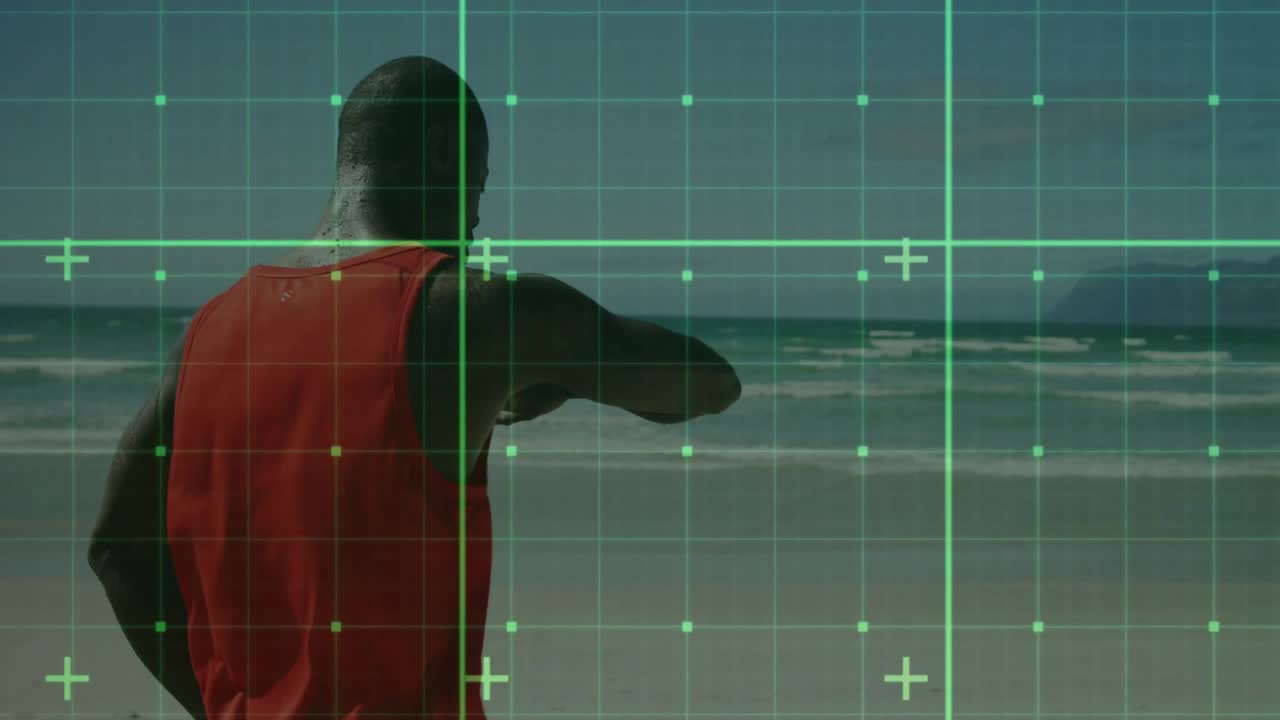 Homem treinando em praia arenosa sob sobreposição de grade verde, visualizando dados de tecnologia fitness.