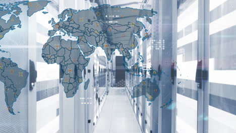 animación del procesamiento de datos sobre el mapa del mundo y rastros de luz contra la sala de servidores de computadoras