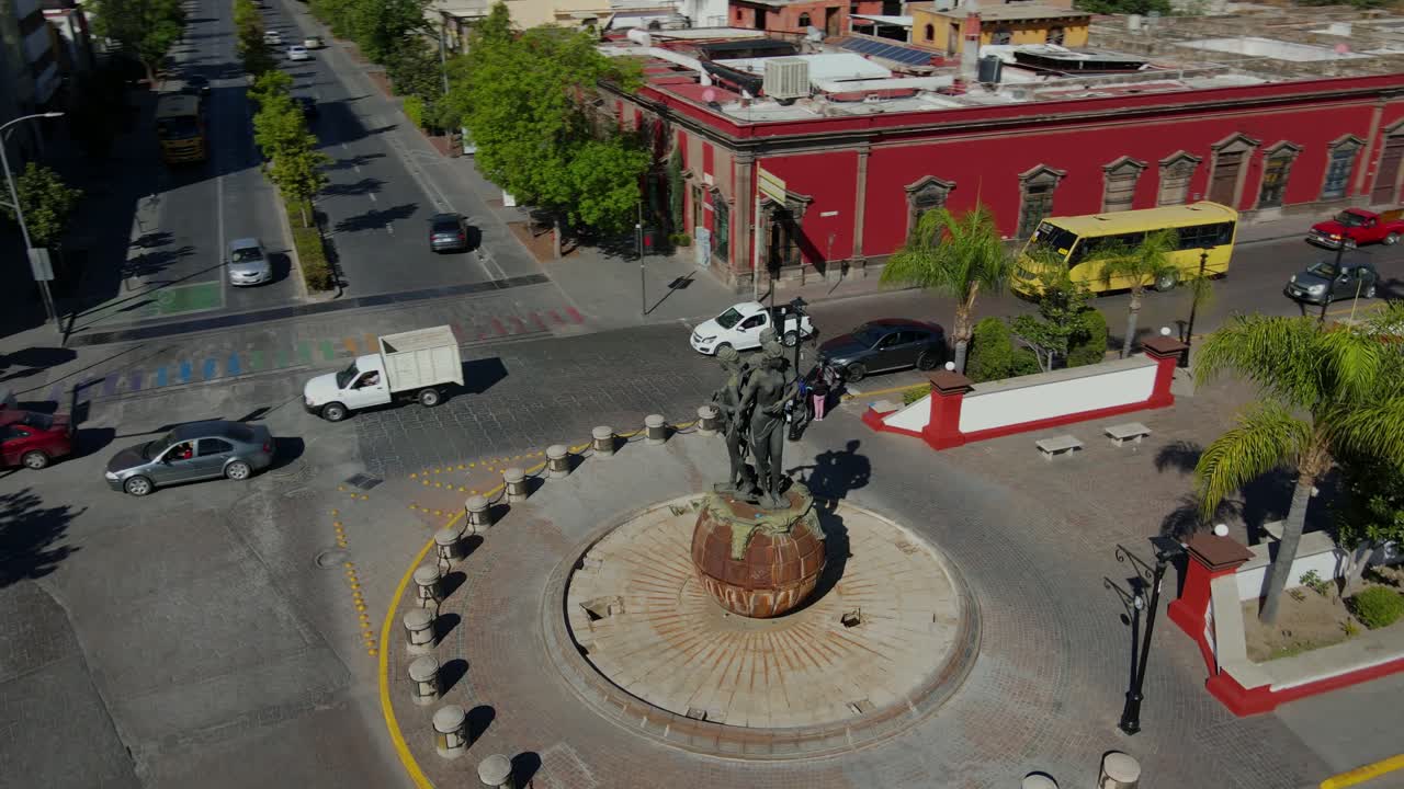 Scultura nel centro di San Luis Potosí, ripresa con drone.