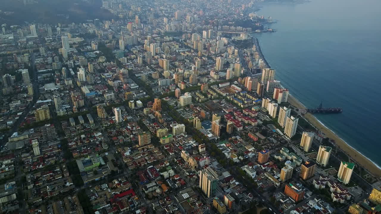 Sobrevoando a costa de Valparaíso.