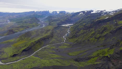 Die-Landschaft-Von-Thorsmork-Im-Isländischen-Hochland-Aus-Der-Drohnen-Luftaufnahme.