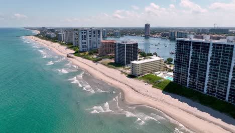 Empuje-Aéreo-Sobre-La-Playa-En-Boca-Ratón,-Florida