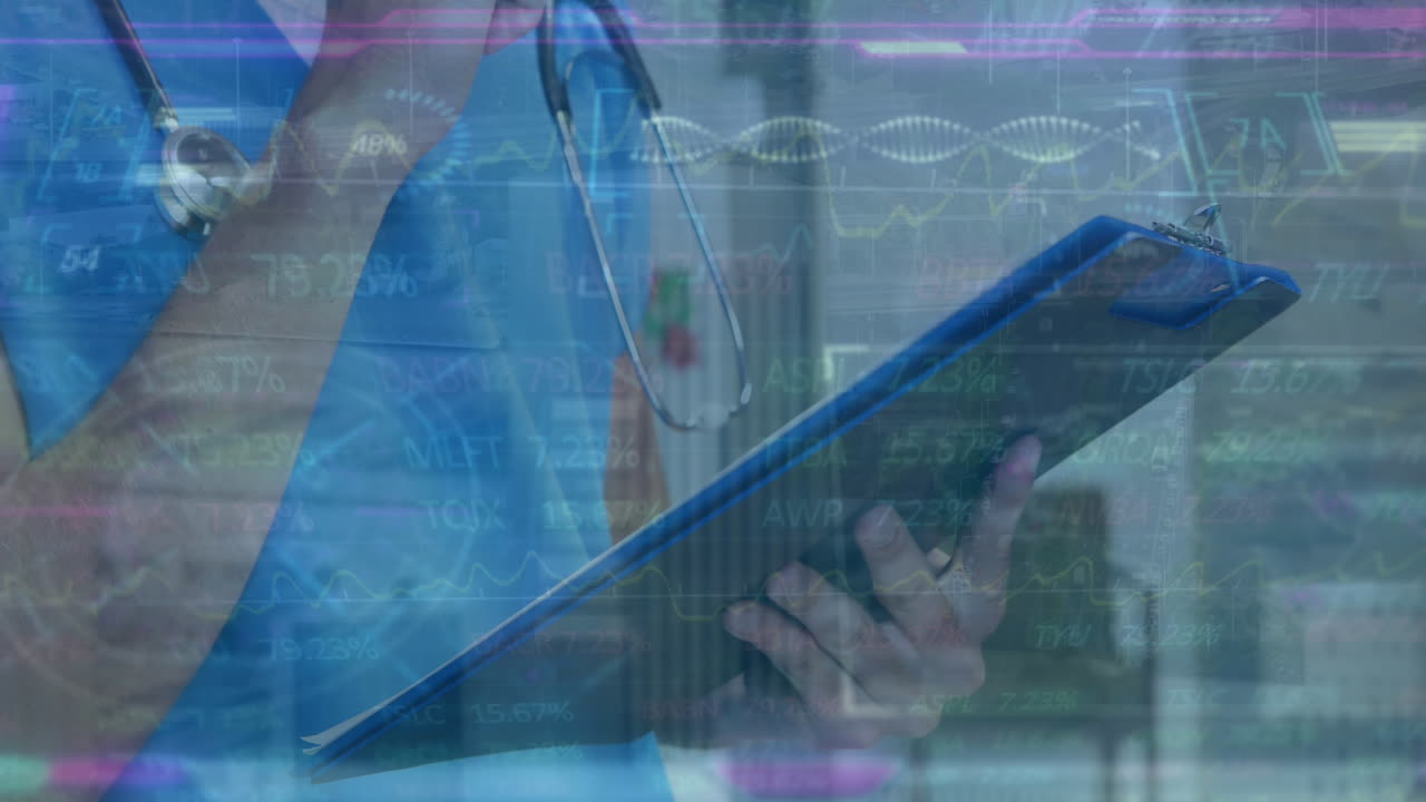 animación del procesamiento de datos financieros sobre un médico caucásico con estetoscopio